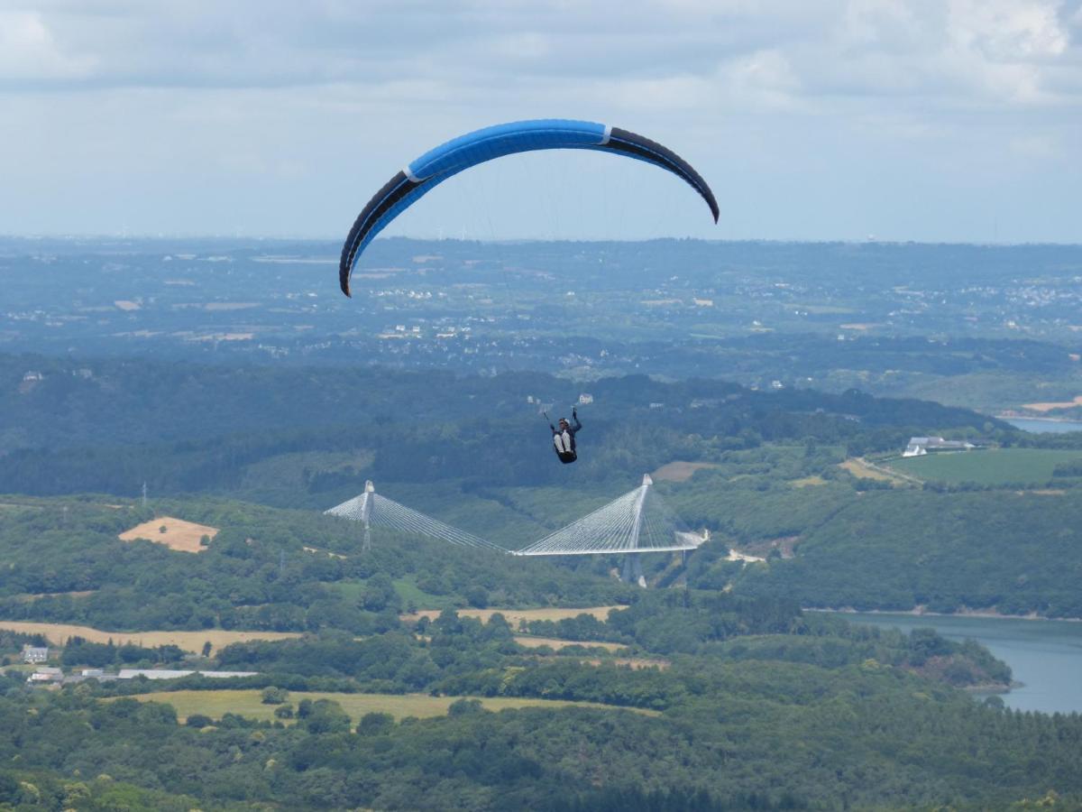 Gite De Caractere Lopérec Exteriér fotografie