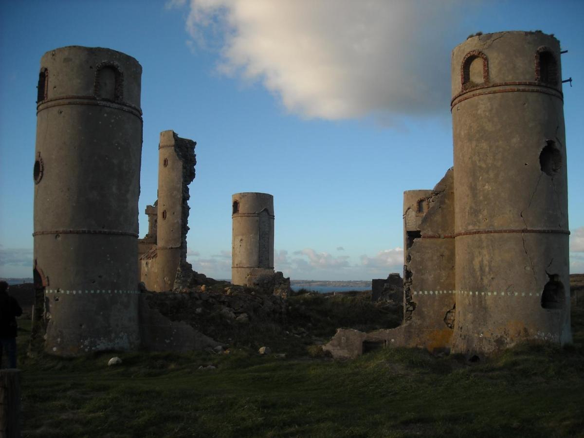 Gite De Caractere Lopérec Exteriér fotografie